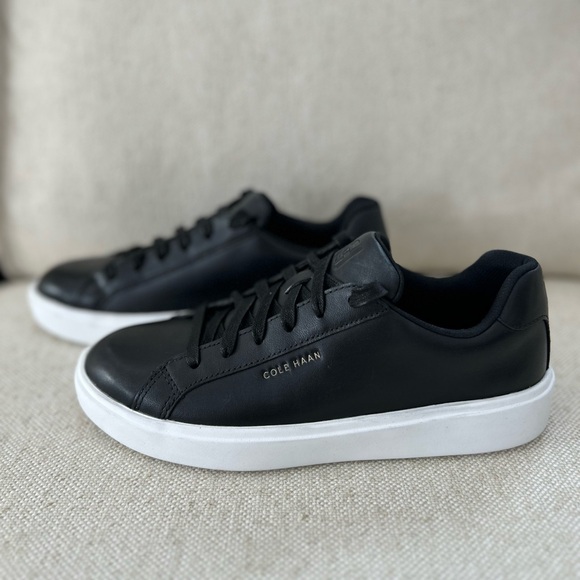Cole Haan Woman's Size 7B GC Black Leather Sneakers Classic Lace Up NWOT - Picture 6 of 7